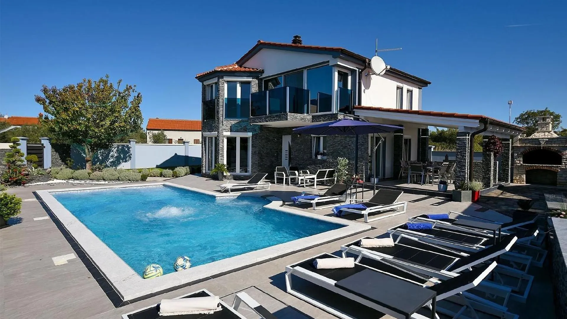 Ferienhaus Mit Privatpool Fuer 10 Personen Ca 128 Qm In Fazana, Istrien Istrische Riviera 0*, Fazana